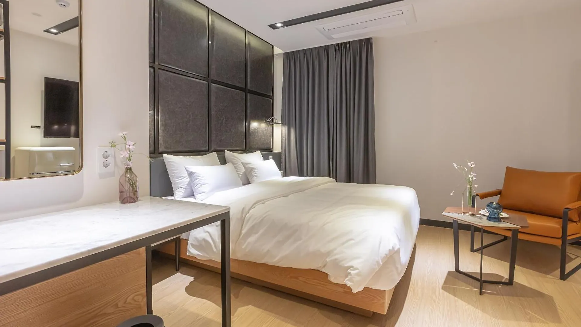 Nomad Hotel Gimhae 3*,