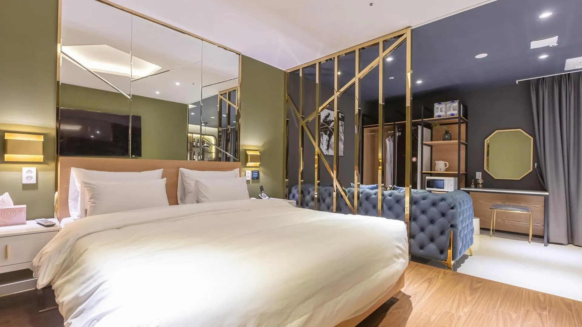 Nomad Hotel Gimhae 3*,
