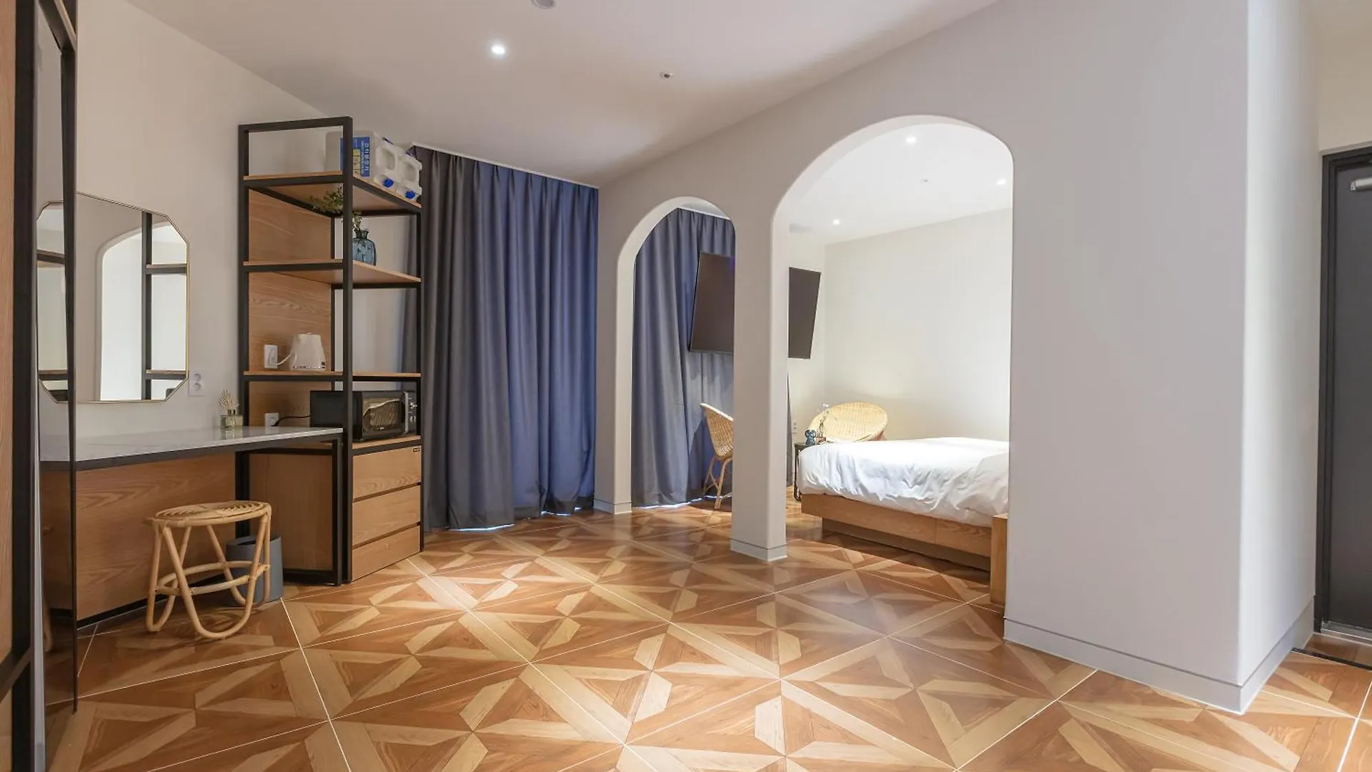 Nomad Hotel Gimhae 3*,