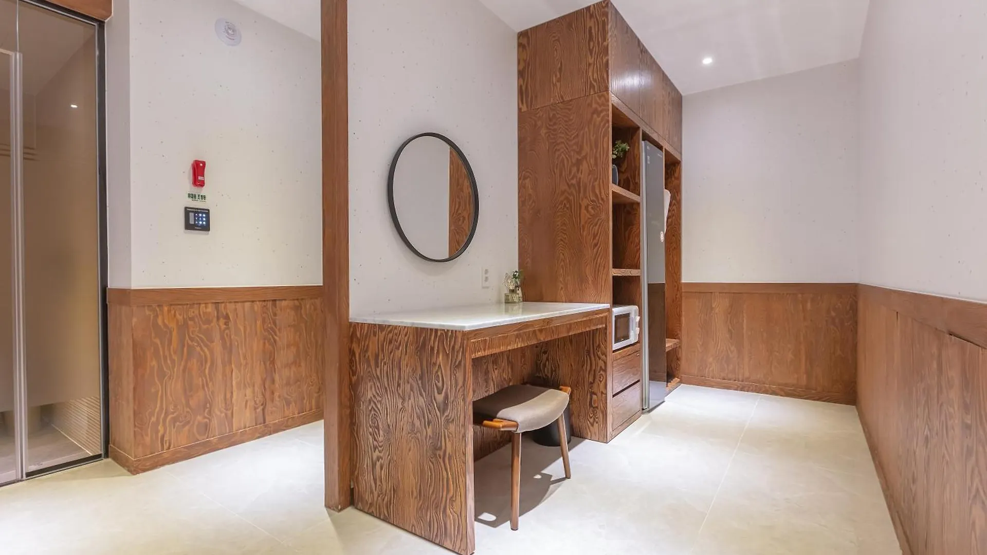 Nomad Hotel Gimhae 3*,