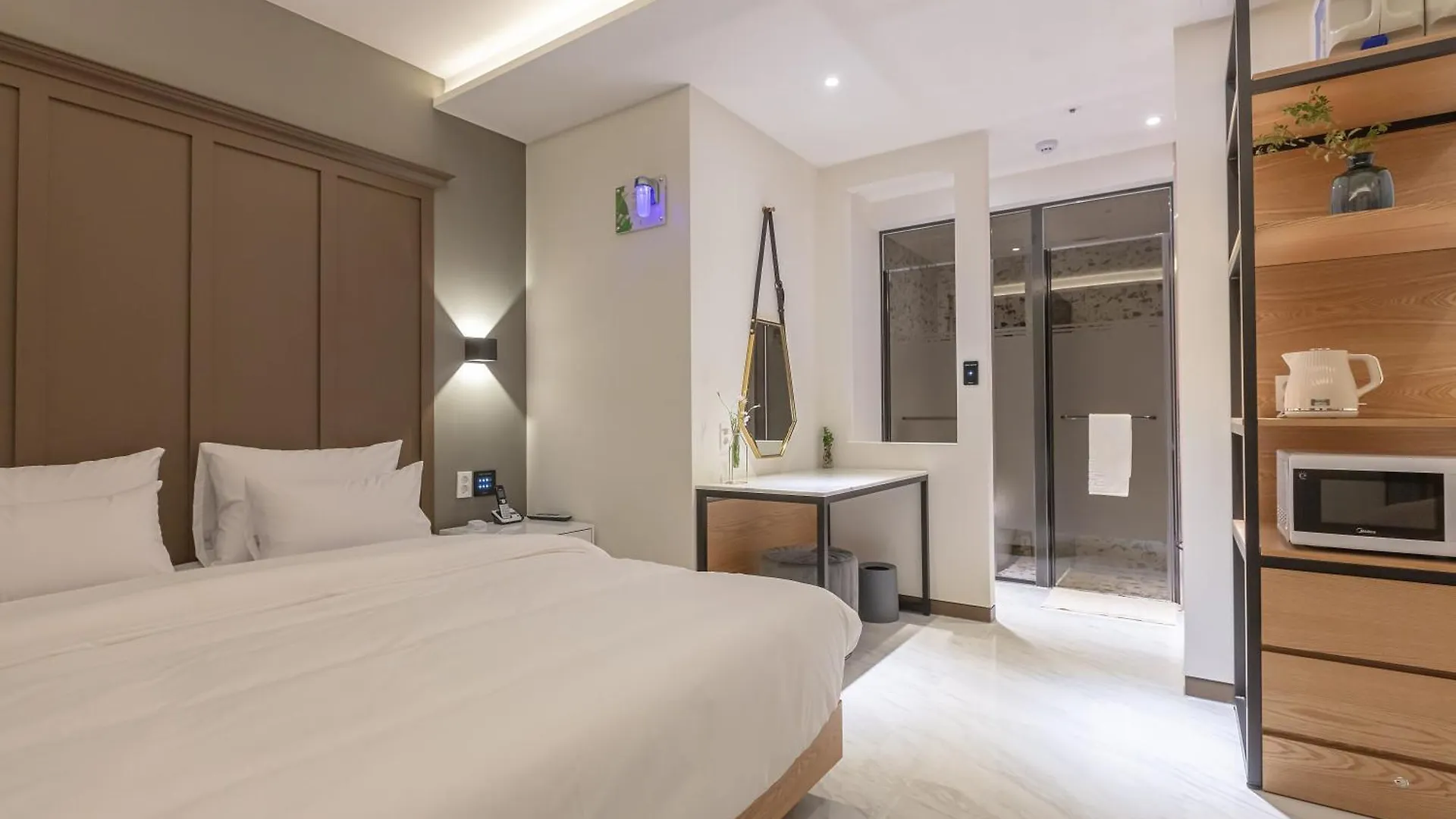 Nomad Hotel Gimhae 3*,